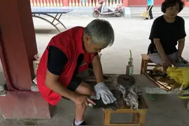 免费理发、磨刀、裁裤边……利君西社区能人工作室每月18日“出摊”图片