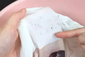 衣服发霉不用愁，教你个简单方法，霉点全消失，焕然一新图片