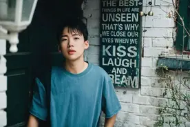 骑摩托游遍西亚，和郭麒麟相差14岁的搭档阎鹤祥，到底什么来头图片