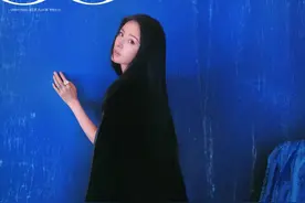 杨幂拍油画写真大片，淡妆赤脚演绎另类静谧性感，粉丝：美到窒息图片