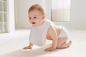 7、8个月的孩子会爬就行？宝宝手上有这3个小动作，才是真聪明图片