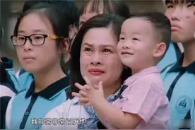 18岁女孩高喊：最讨厌弟弟，台下妈妈难以接受，网友：心疼弟弟图片