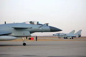 歼-10，23岁图片