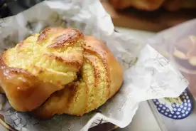 童年的陪伴，怎么少得了满是碳水诱惑的老面包图片