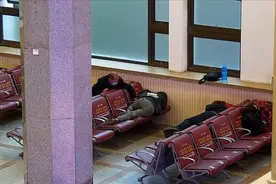 刚出狱一个月就来北京站行窃 一惯犯伸手被捉图片