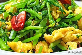 教你用油菜头菜炒鸡蛋，做好后色泽金黄透绿，味道清香爽口好吃图片
