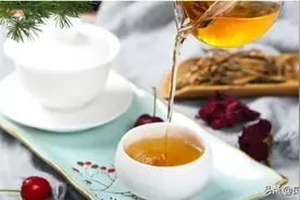 冠心病患者喝茶有讲究，这四种茶千万不要碰图片