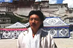 48岁容中尔甲生活照，身价过亿有专属剧院，妻子端庄，女儿漂亮图片