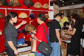 小暑送风还靠它 传承百年手工扇：一把扇子能顶半把伞图片