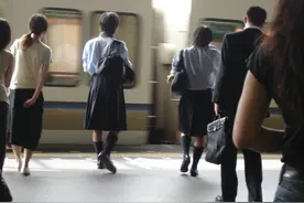 市场被引爆，JK制服是纯是欲？火爆背后的困境图片