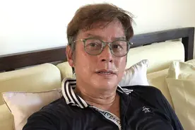 为爱隐婚12年，多次流产，谭咏麟正妻痴情错付，最终败给19岁小三图片
