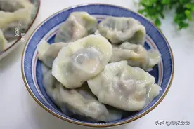 韭菜饺子，别总搭配鸡蛋了，教你这样调馅，个个爆汁更好吃图片