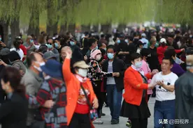 沈阳：舞林大会舞蹈斗起来，大爷、大妈乐开怀图片