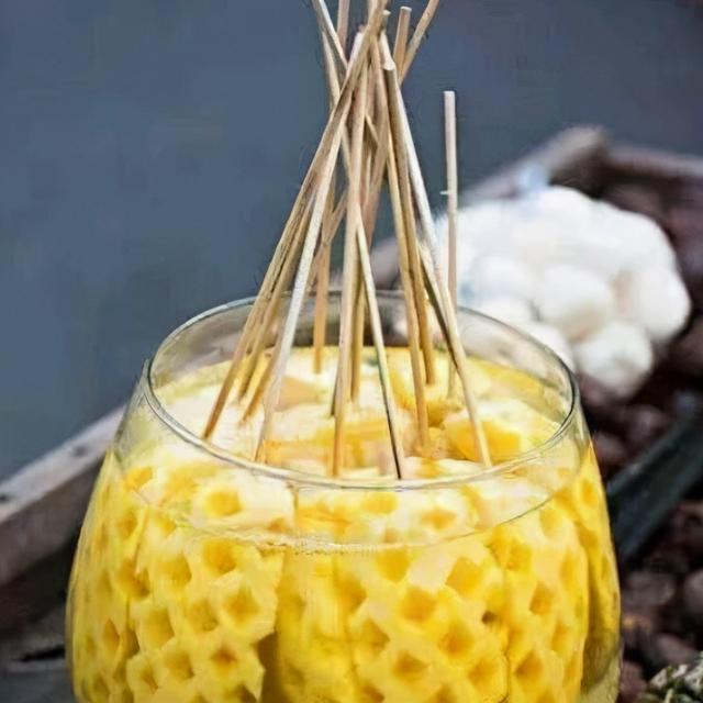 吃菠萝总"麻嘴"?别再泡盐水了,只需一步,不麻嘴,脆爽又甘甜