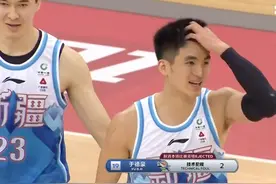 假摔+拱火吵架！于德豪连吃两T驱逐+停赛，多镜头回顾事发过程图片