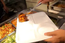 郑州最便宜自助餐，15元吃40种菜还不限量！外卖小哥都扎堆来图片