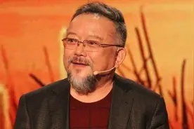 当初，王刚因专家失误将2亿文物砸碎，最终是如何收场的？图片