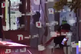 36岁文章有新恋情？与美女吃饭共回别墅，美女为其擦汗举止亲密图片