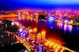 武汉高温天气避峰让电，调整景观亮化模式图片