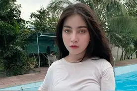 任何装备，也阻挡不了小姐姐热爱游泳的心图片