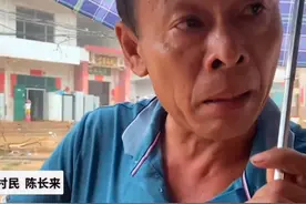 大爷下跪送蛋感谢，村干部英勇牺牲，郑州暴雨背后真实的河南图片