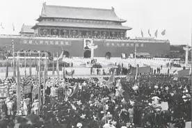 百年瞬间丨中华人民共和国中央人民政府成立图片