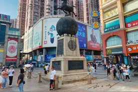 曾经是广州最著名的商业步行街，如今却变得破败，连游客都不多了图片