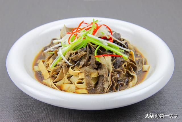 牛肚需要这些配菜，才能有效的去腥入味，增筋保鲜，厨师长的经验