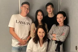 曾华倩与龚慈恩叙旧晒两家人合照，盛赞孩子郎才女貌，有意对亲家图片