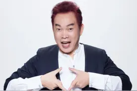 54岁主持人两年无收入，生活困难冒白发，惹好友心疼发文帮找工作图片