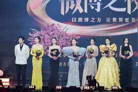六美同框成修罗场：杨幂唐嫣全程无交流，杨颖反而吃得最开图片