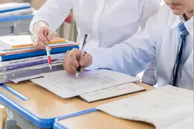 35年教龄老师提出辞职？校长极力挽留，老师却说出这样一番话图片