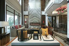 47岁大叔的315㎡别墅，装修成新中式，原以为古板，入户后惊艳了图片