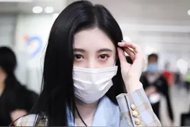 鞠婧祎机场照20200622 成都出发眼神温柔图片