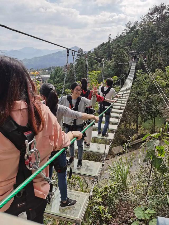 “铸造优秀团队,共创辉煌”户外拓展团建活动