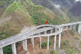 贵州造了条高速开错方向能掉头？建设方：这不是本意图片