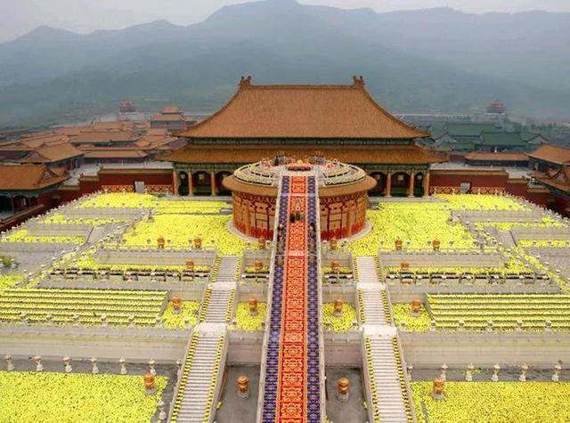 《满城尽带黄金甲》:菊花残其实是一个悲伤的故事