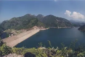 全球最大的人工湖：蓄水量是三峡的3.7倍，提供国家7成电力支持图片