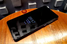 其实华为手机打开这个设置，不亮屏也能看时间，真是厉害了图片