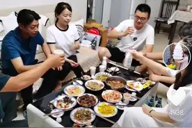 姚策尸骨未寒，许敏、郭威端午节一家团聚：妻贤子孝，阖家欢乐图片