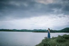 成年人的妥协：一半是理解，一半是算了图片