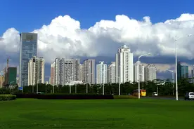 这是15年前的深圳，华强北人山人海会展中心热闹非凡！图片