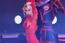 蔡依林小S透视装性感撩人，飙唱跳热舞同台亲吻，网友：移不开眼图片