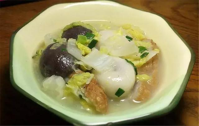 汤圆可以这样吃：香菜和葱花多来点儿