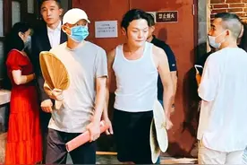 中国最“牛”的路边摊，单日销售超1个亿，堪称美食界的传奇图片
