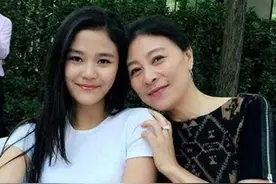 28岁离婚，成了单亲妈妈，岳红：女儿岳以恩是我唯一的希望图片