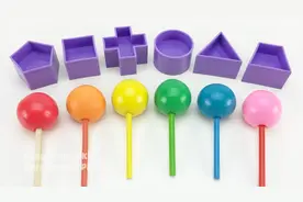 幼儿益智玩具，用彩泥棒棒糖形状模具DIY饼干模型小熊惊喜玩具视频封面