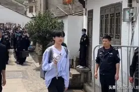跑男路透，期待新晋成员蔡徐坤的精彩表现，是个认真的小哥哥图片