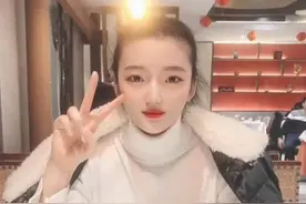 48岁“最嫩”奶奶火了，被误认为未婚少女，网友：还缺爷爷吗？图片