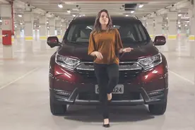 美女试驾2019款本田CRV，有这颜值和空间还考虑丰田RAV4吗？视频封面